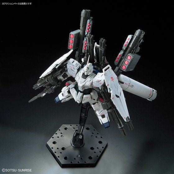 Mobile Suit Gundam Unicorn Full Armor Gundam Unicorn Real Grade 1:144 Scale Model Kit