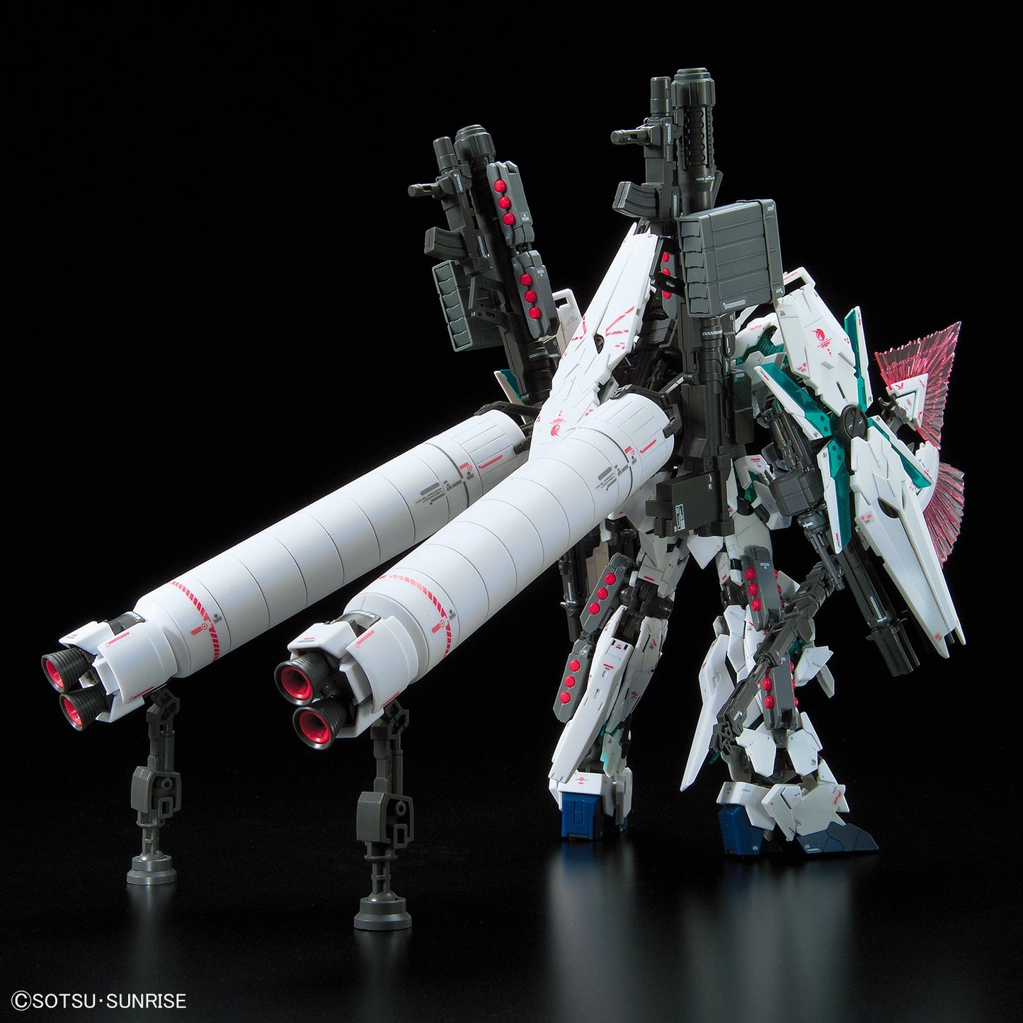 Mobile Suit Gundam Unicorn Full Armor Gundam Unicorn Real Grade 1:144 Scale Model Kit