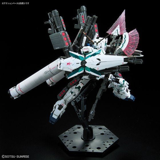 Mobile Suit Gundam Unicorn Full Armor Gundam Unicorn Real Grade 1:144 Scale Model Kit