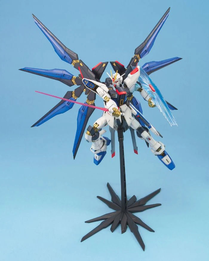 Mobile Suit Gundam Seed Destiny Strike Freedom Gundam Master Grade 1:100 Scale Model Kit