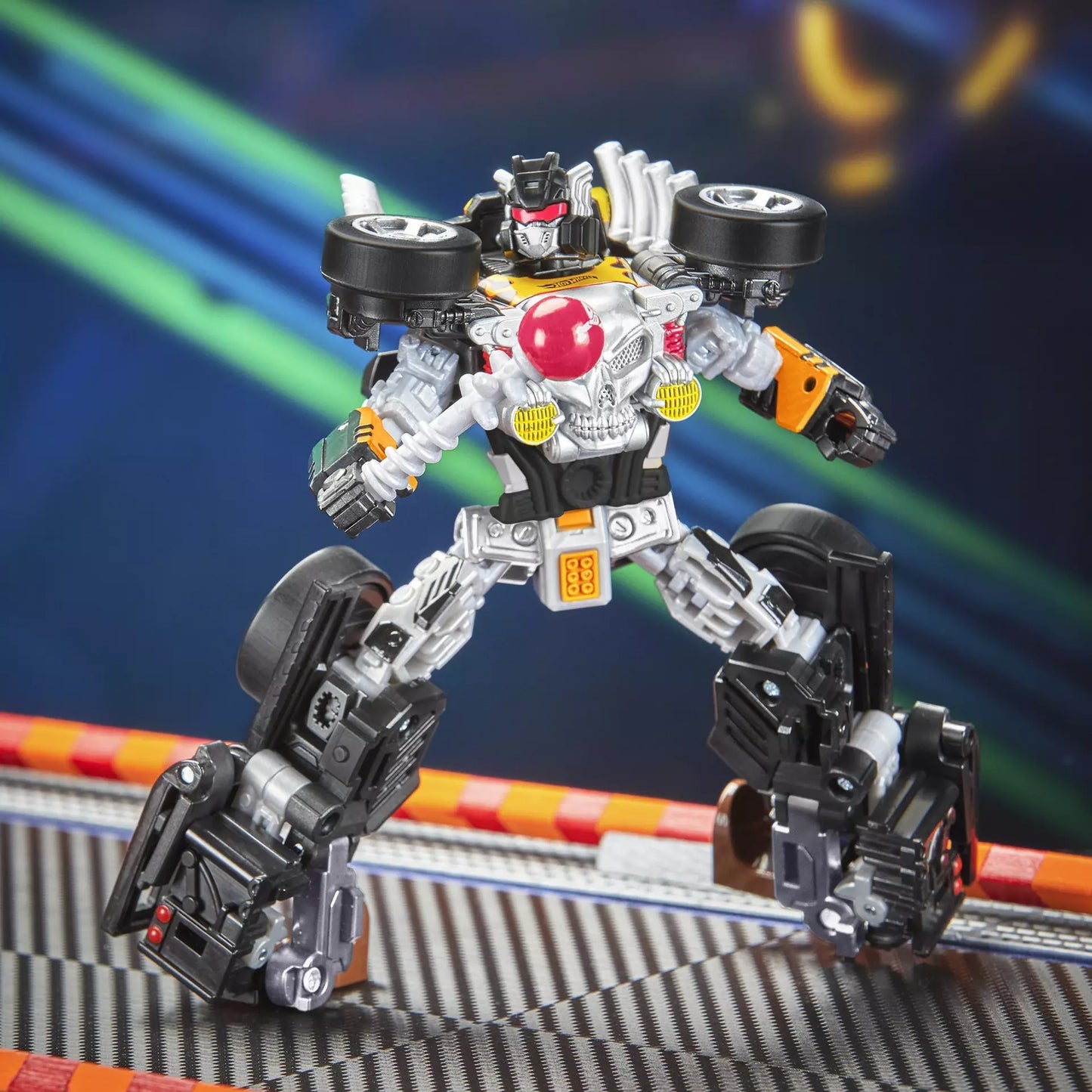 Transformers Collaborative Hot Wheels x Transformers Bone Shaker