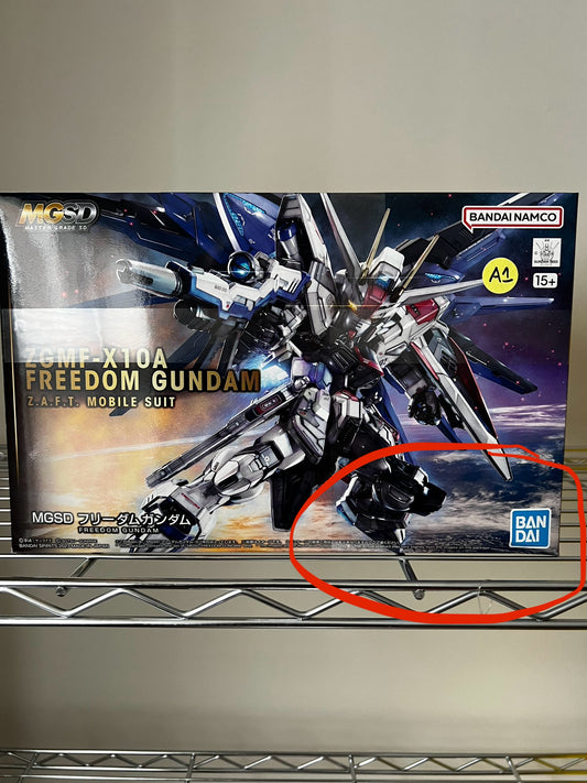 [DAMAGED BOX A1] Gundam Master Grade SD Freedom Gundam Model Kit